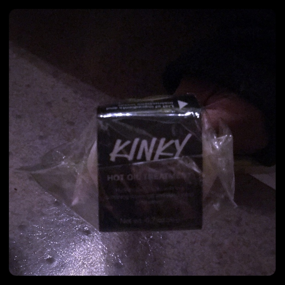 Kinky Hot Oil hair treatment by Lush